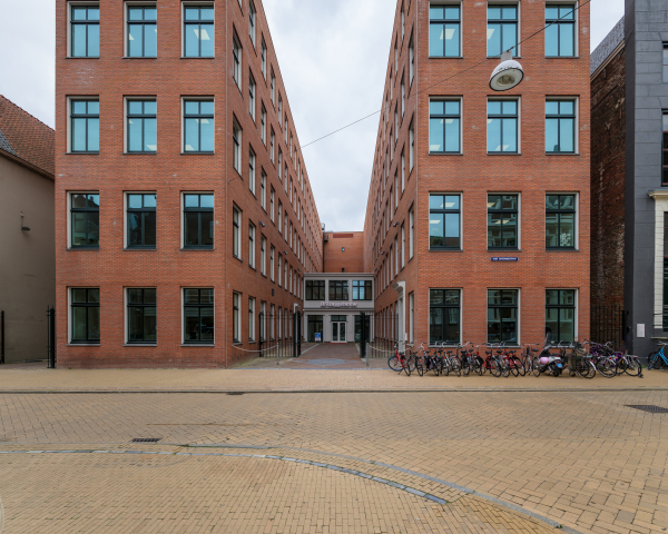 Vooraanzicht Rijksuniversiteit Groningen Rölinggebouw